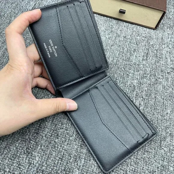 100% Authentic Louis Vuitton Leather Men's Wallet - Picture 11 of 12